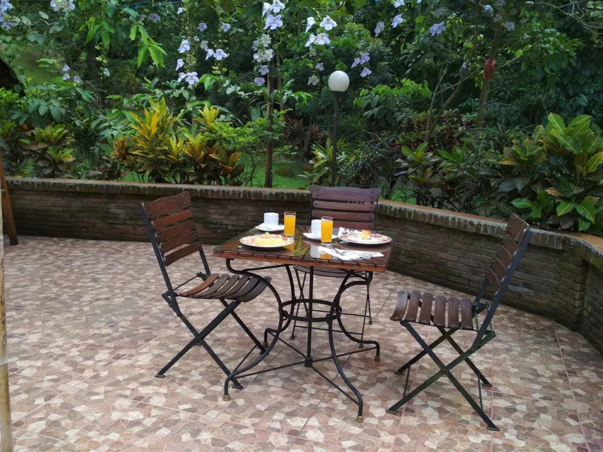 The Country House Senggigi Extérieur photo